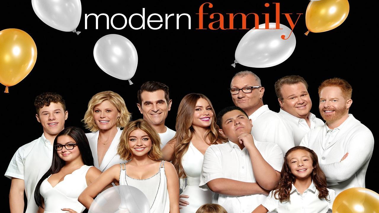 مسلسل Modern Family الموسم التاسع الحلقة 11 الحادية عشر مترجمة